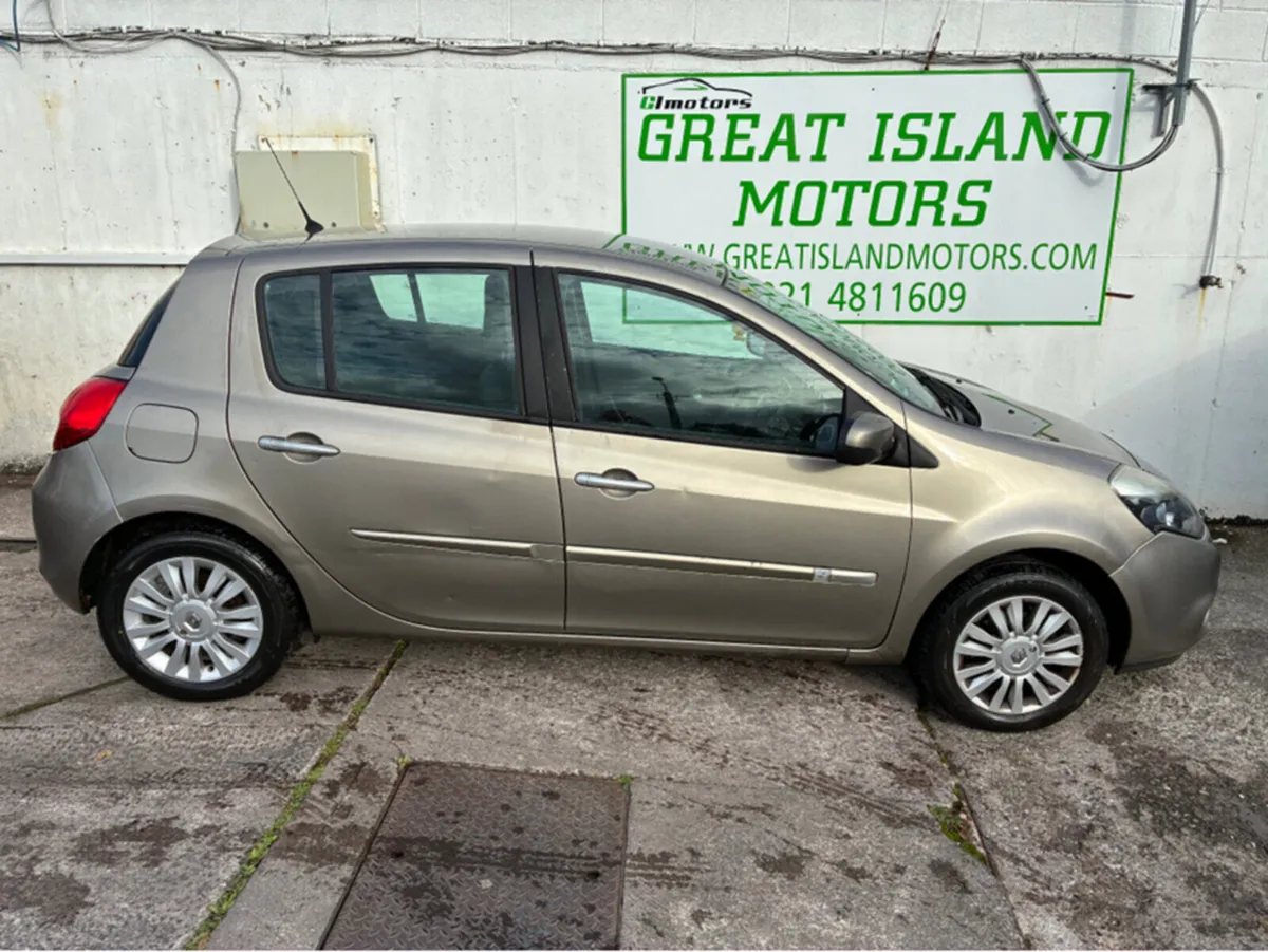 Renault Clio 1.2 petrol 5 door - Image 2