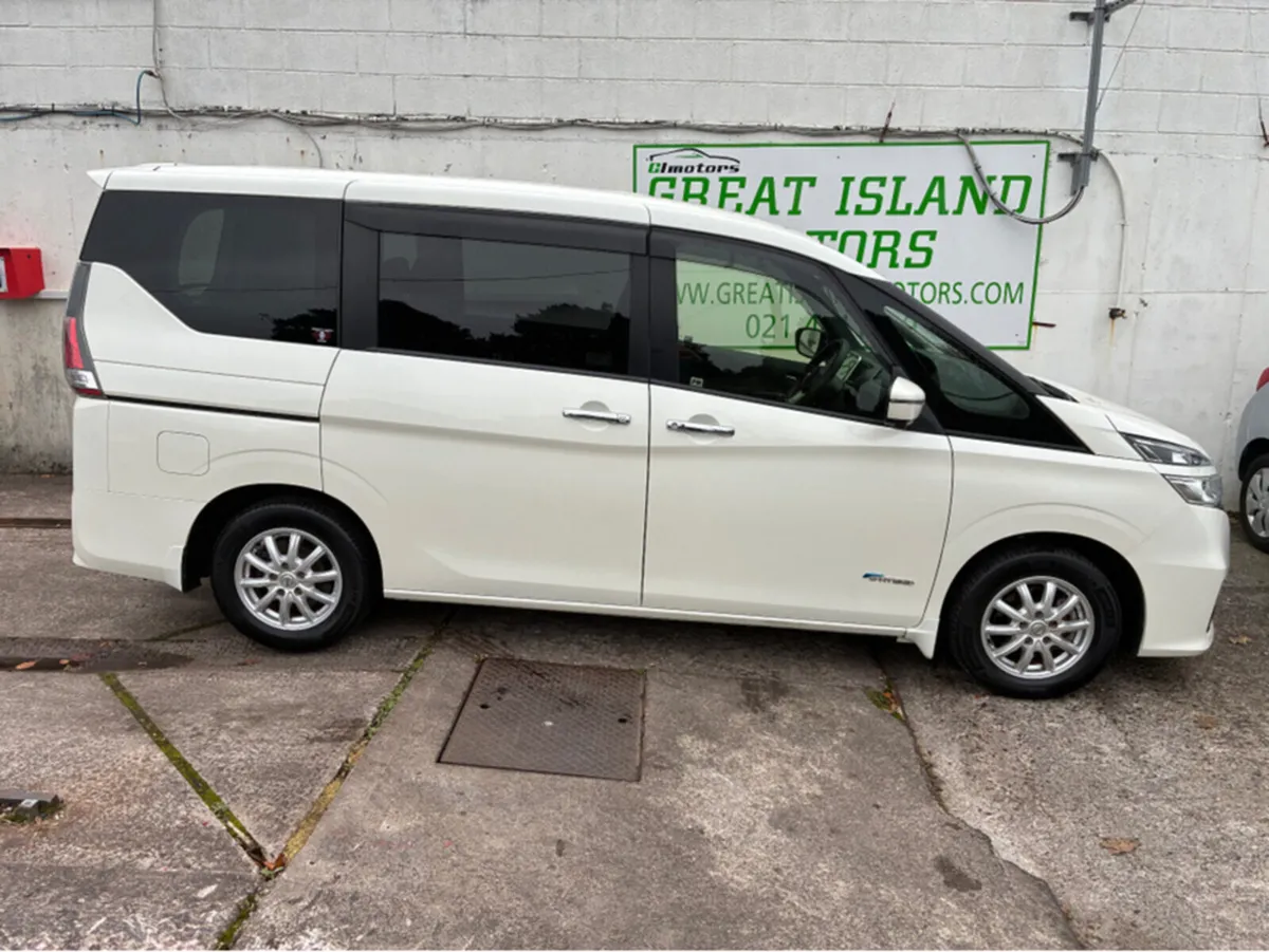 Nissan Serena 2.0 - Image 3