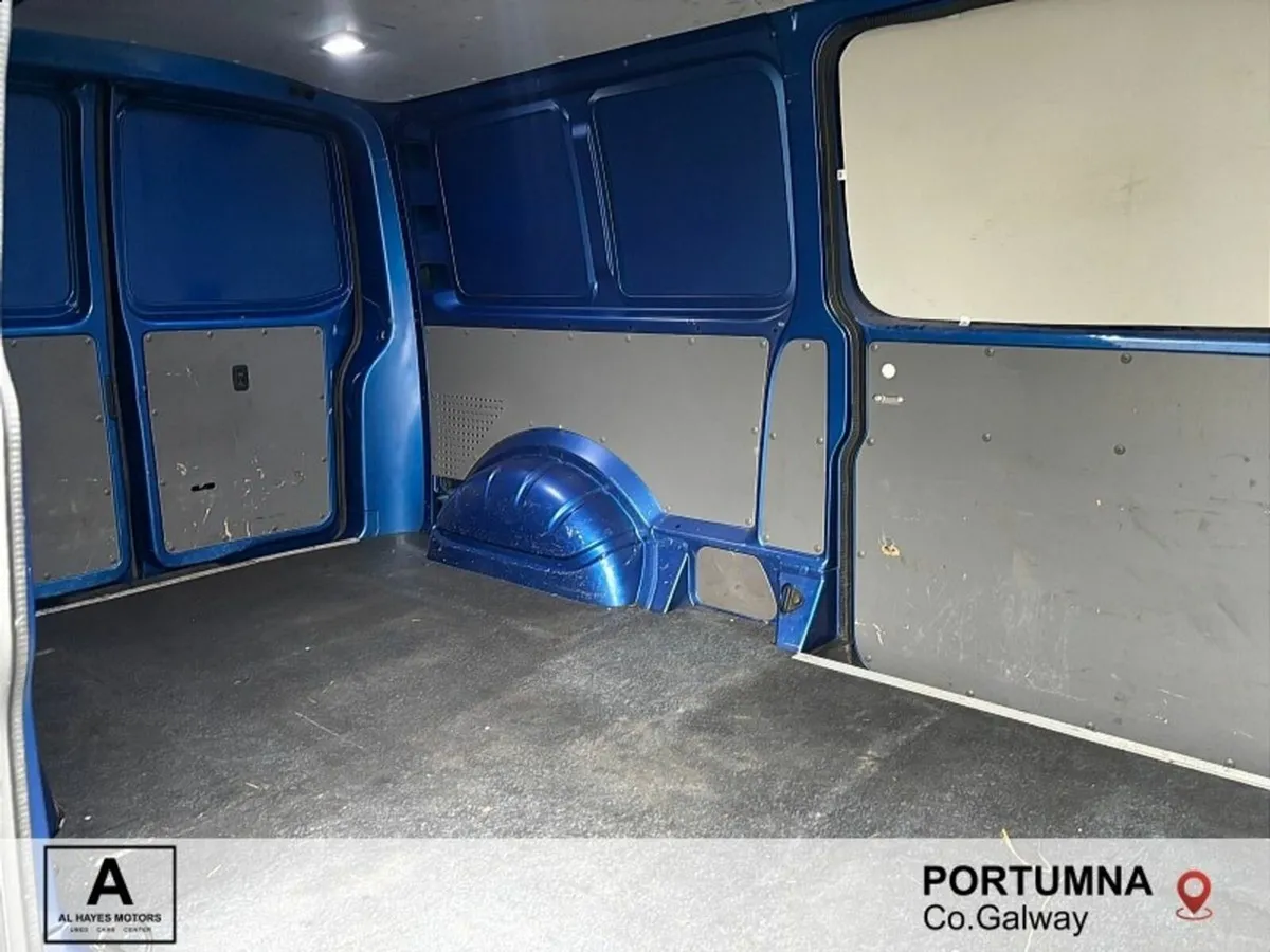 Volkswagen Transporter TRENDLINE T6 30 PVL  2.0TDI - Image 4