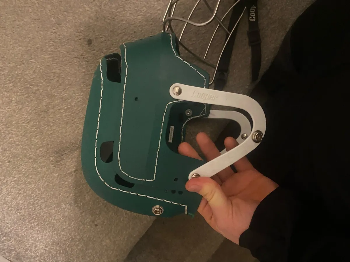 Hurling helmet - Image 2