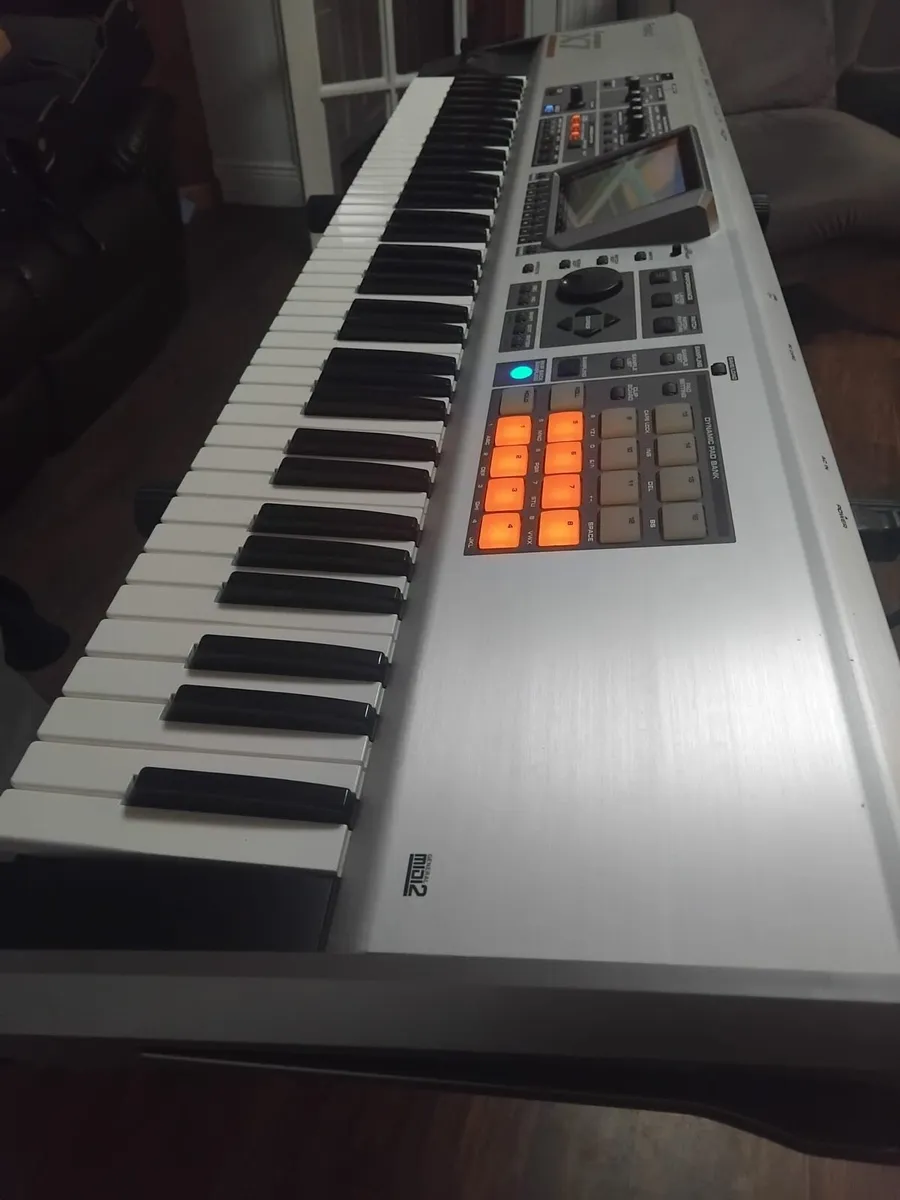 Roland Fantom X7 Keyboard - Image 3