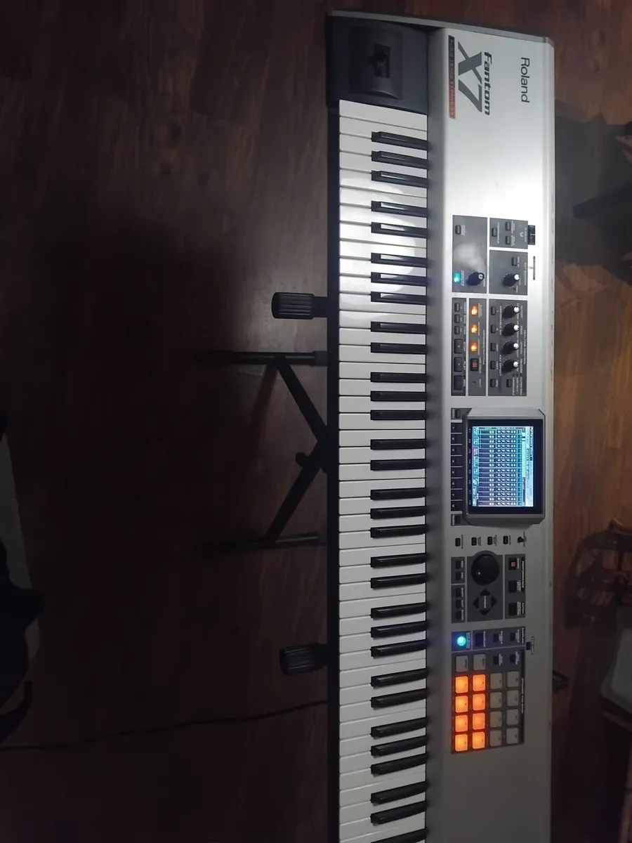 Roland Fantom X7 Keyboard - Image 4