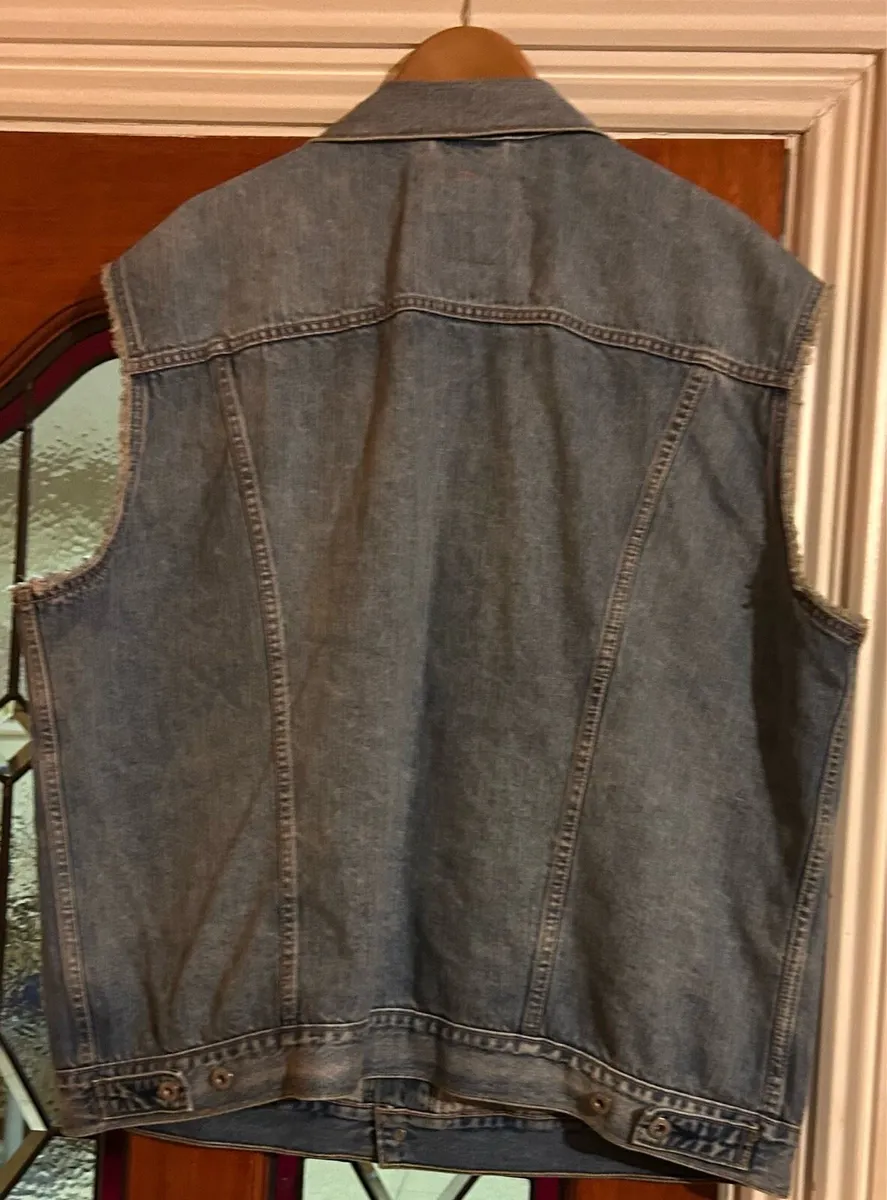 Levi’s sleeveless denim jacket - Image 3
