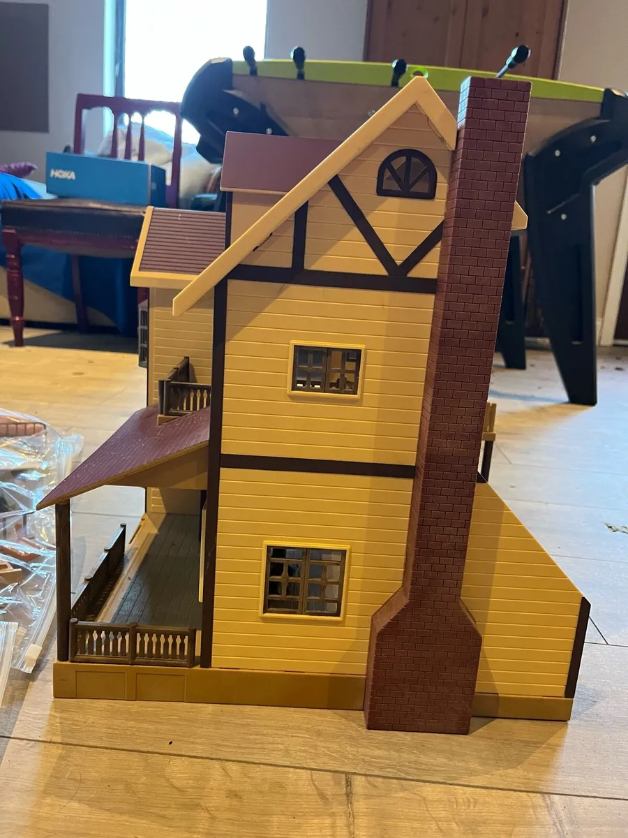 Sylvanian Families Oakwood Manor & toy shop - Image 3