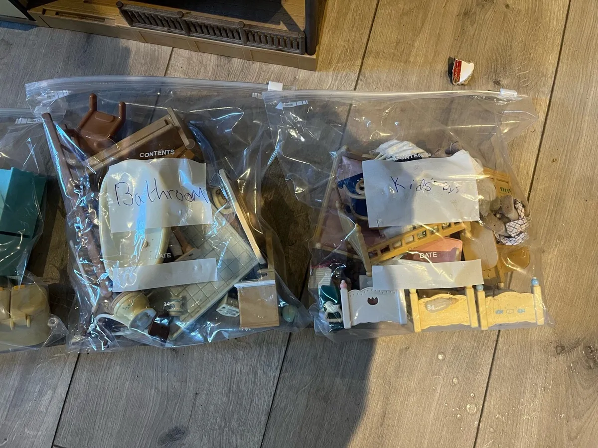 Sylvanian Families Oakwood Manor & toy shop - Image 4