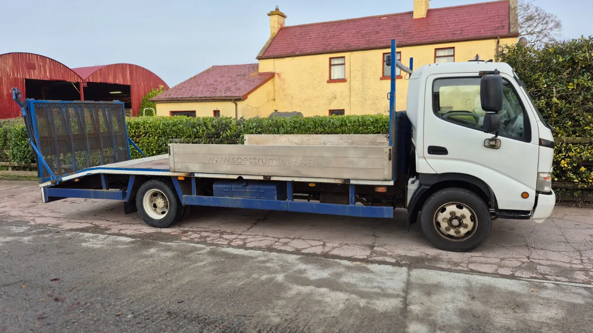 Hino beavertail recovery - Image 2