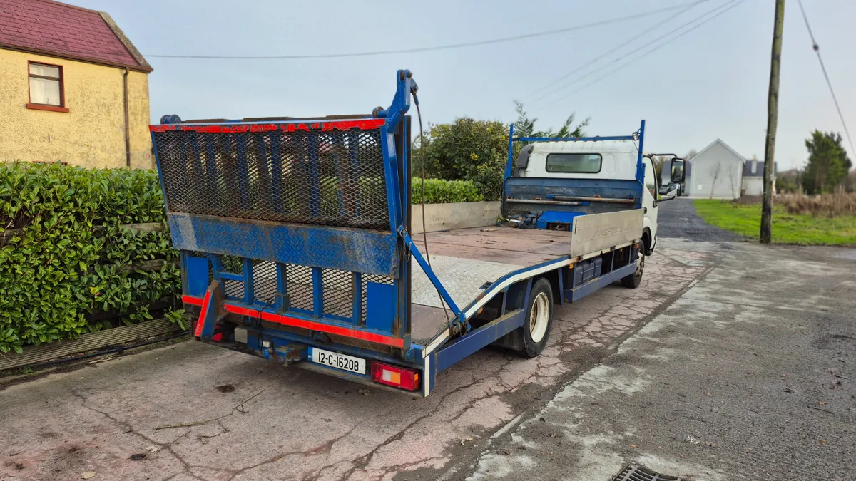 Hino beavertail recovery - Image 4