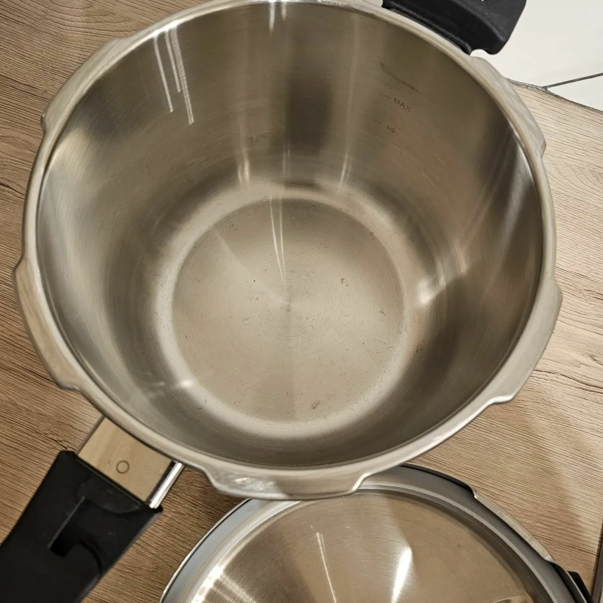 Induction Pressure Cooker 6 Litre - Image 2