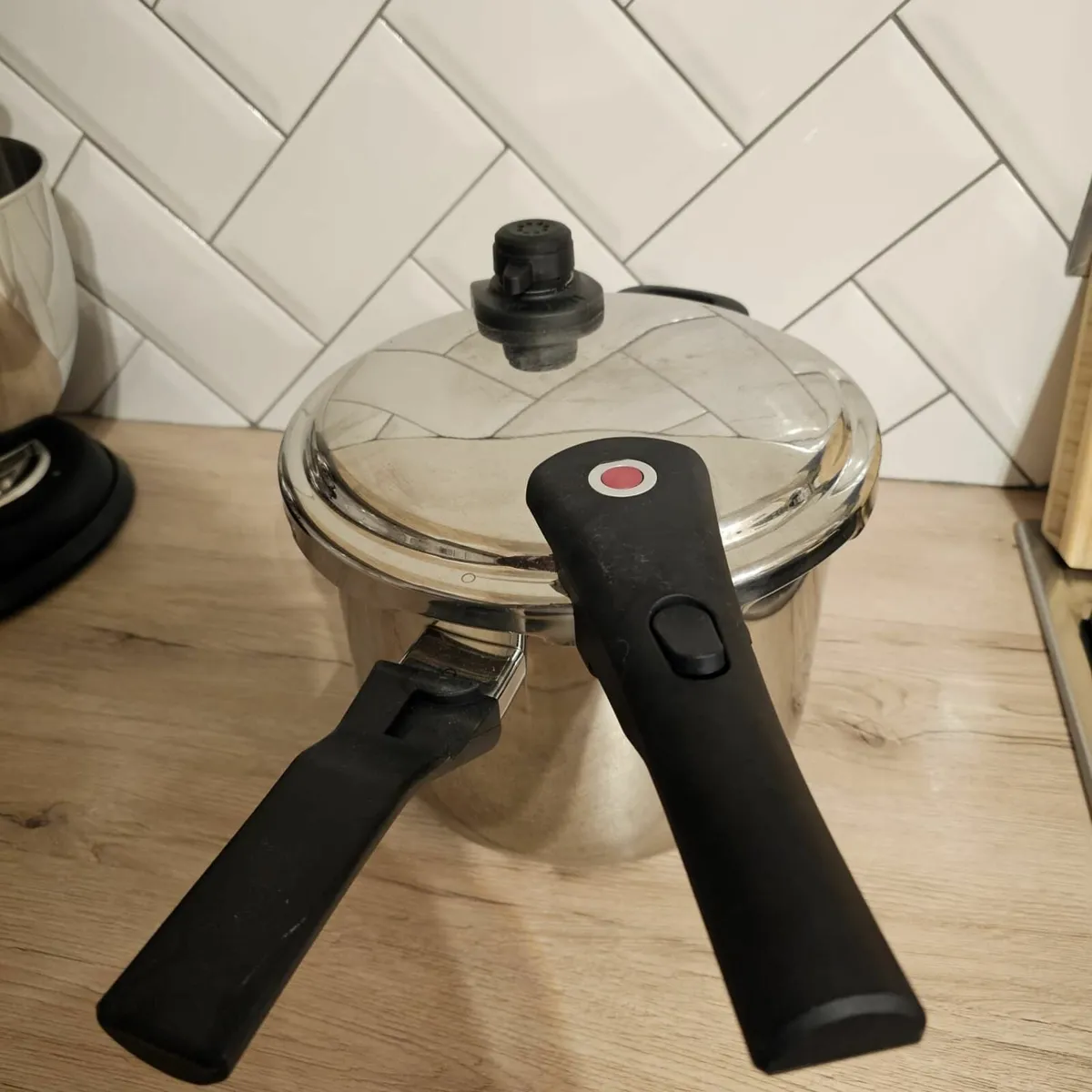 Induction Pressure Cooker 6 Litre - Image 1