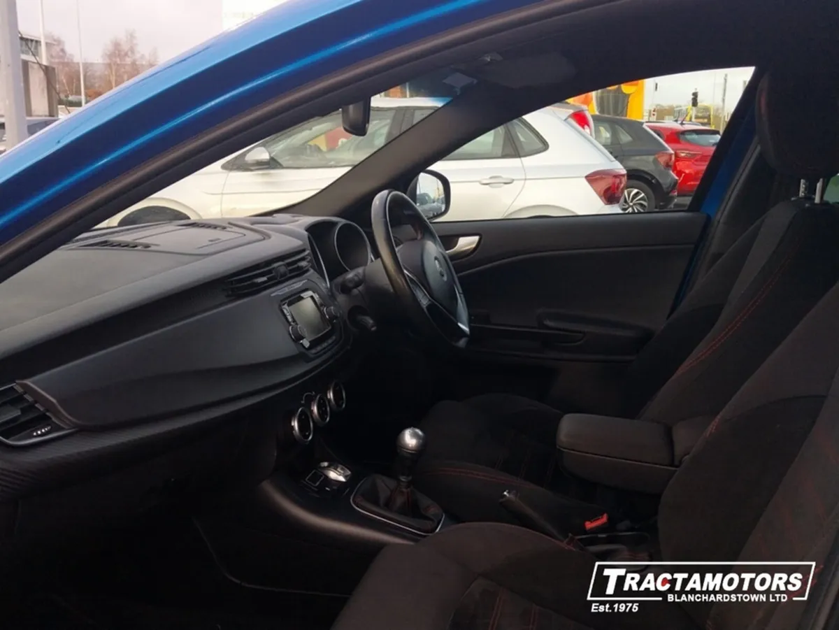 Alfa Romeo Giulietta 1.6 JTD 120HP SUPER SPORT 4DR - Image 4