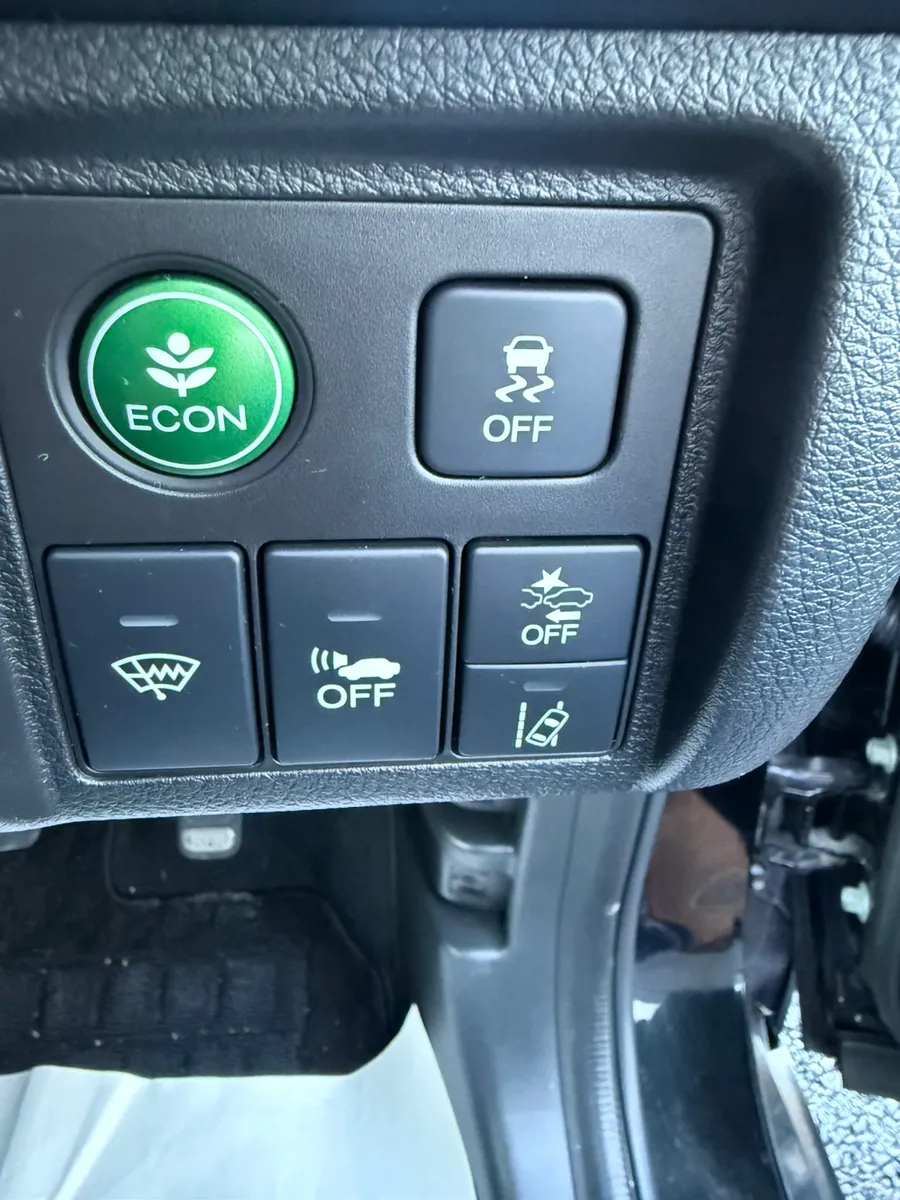 2019 Honda Vezel 1.5 Hybrid Auto, CAR Play - Image 3