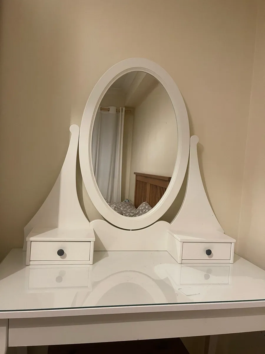Dressing table with mirror - Image 1