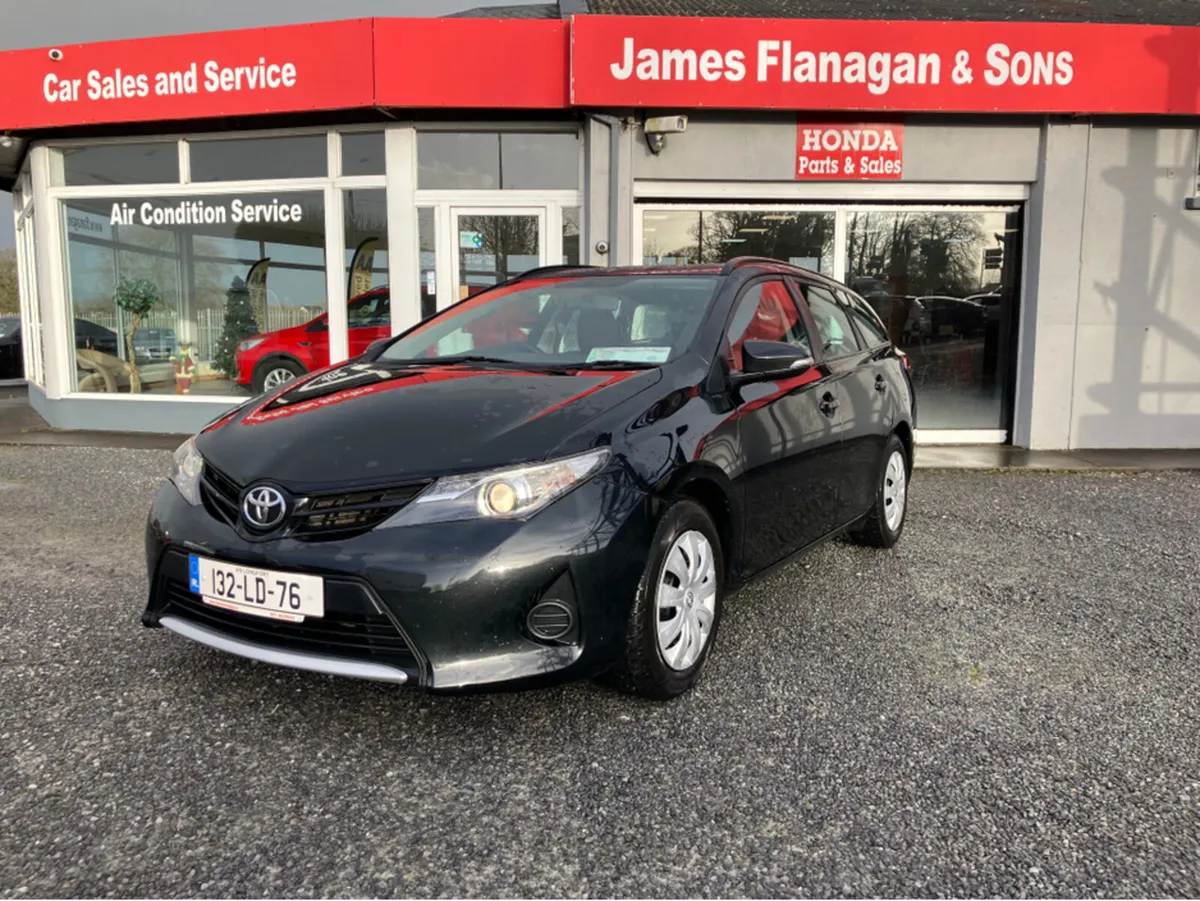 Toyota Auris 1.4 D-4D TERRA TS 4DR - Image 1