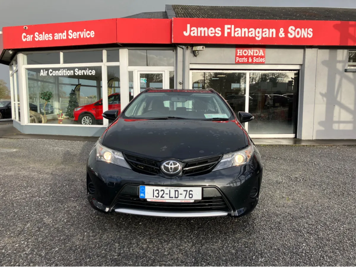 Toyota Auris 1.4 D-4D TERRA TS 4DR - Image 2