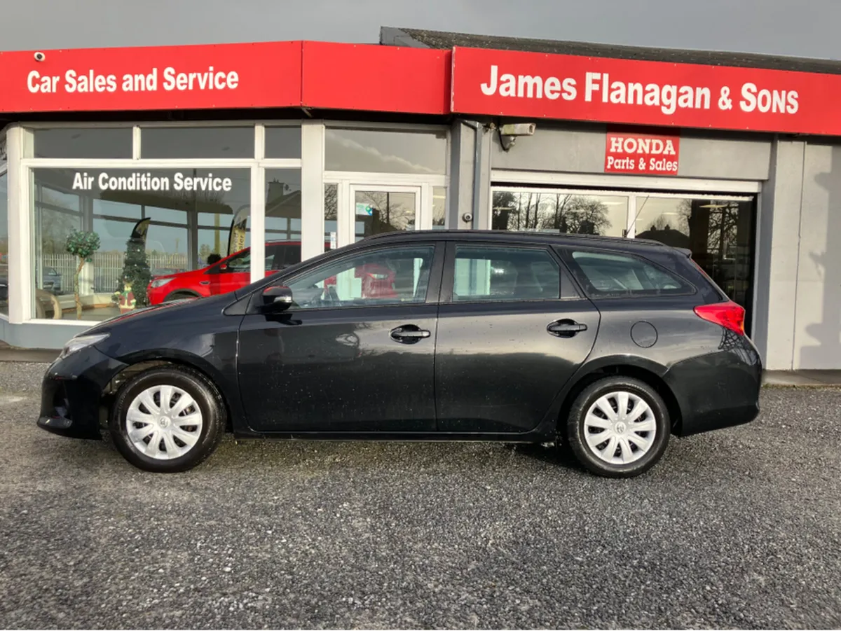 Toyota Auris 1.4 D-4D TERRA TS 4DR - Image 3