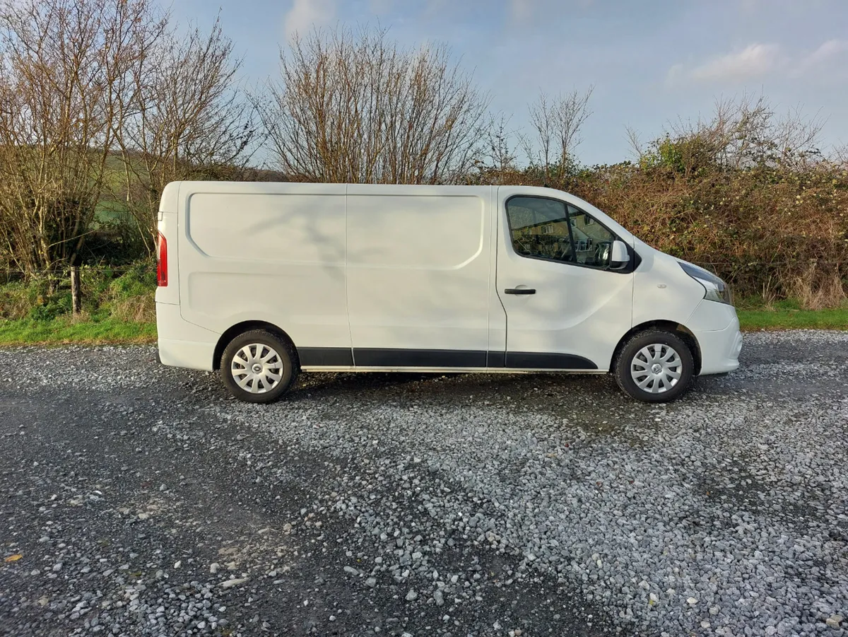 Renault Trafic 212 LWB 2.0L Showroom Con LOW Milea - Image 4