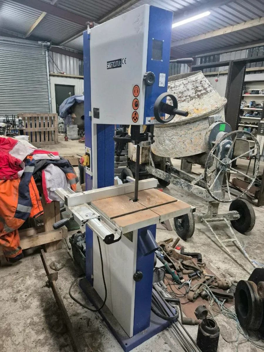 Large vertical bandsaw - Image 1