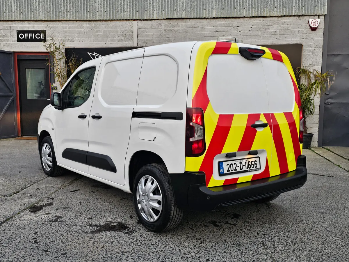 PEUGEOT PARTNER PRO PLUS // BIG SPEC // 3 SEATS - Image 2