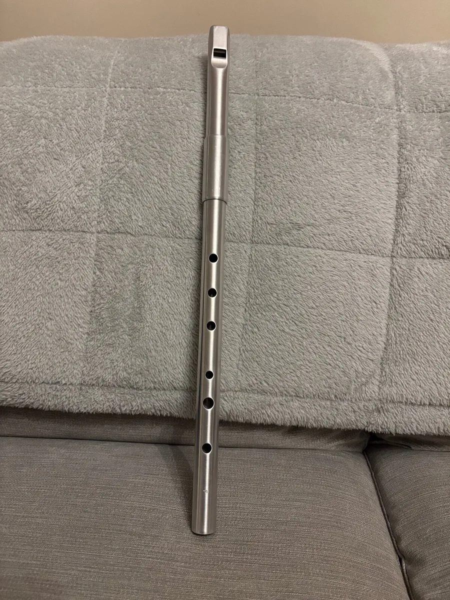 Set of 2 x Kerry Whistles in Low D & F Nat - Image 1