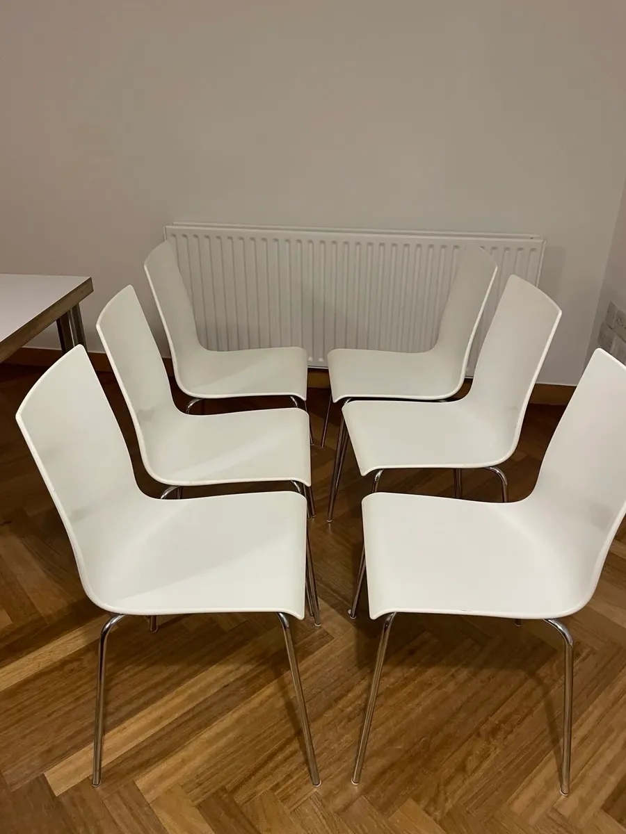 Six chairs - Image 1