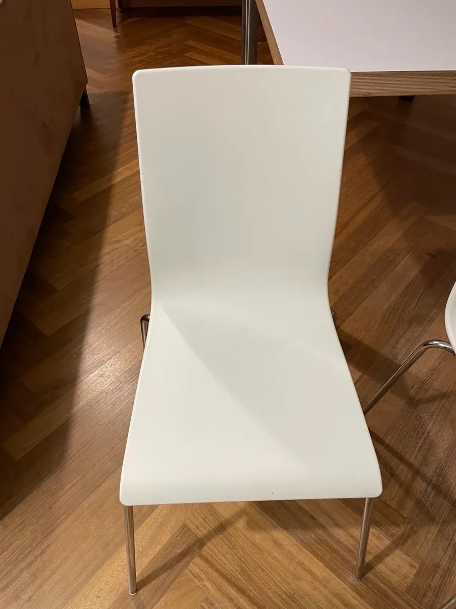 Six chairs - Image 2