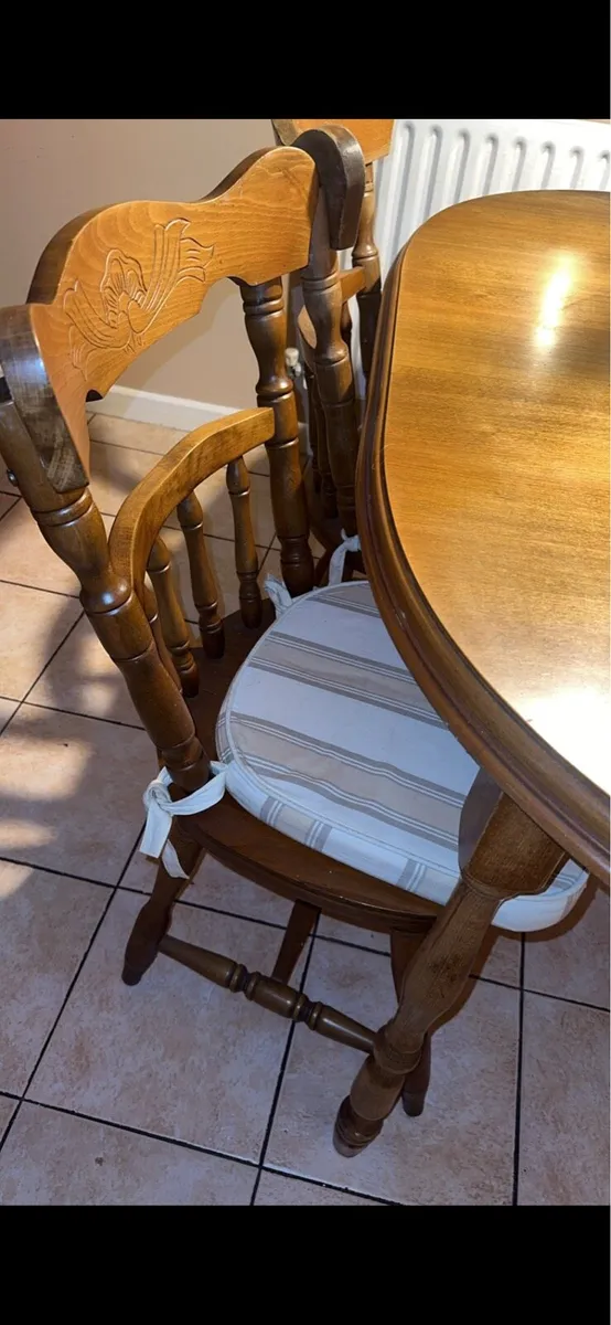 Oak dining table and matching chairs - Image 2