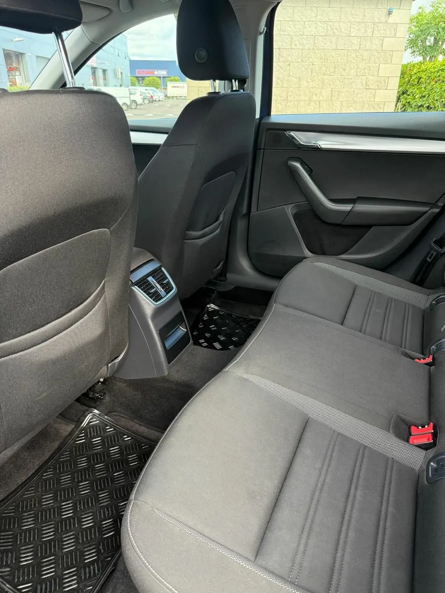Skoda Octavia 1.6 TDI 2017-Automatic - Image 2