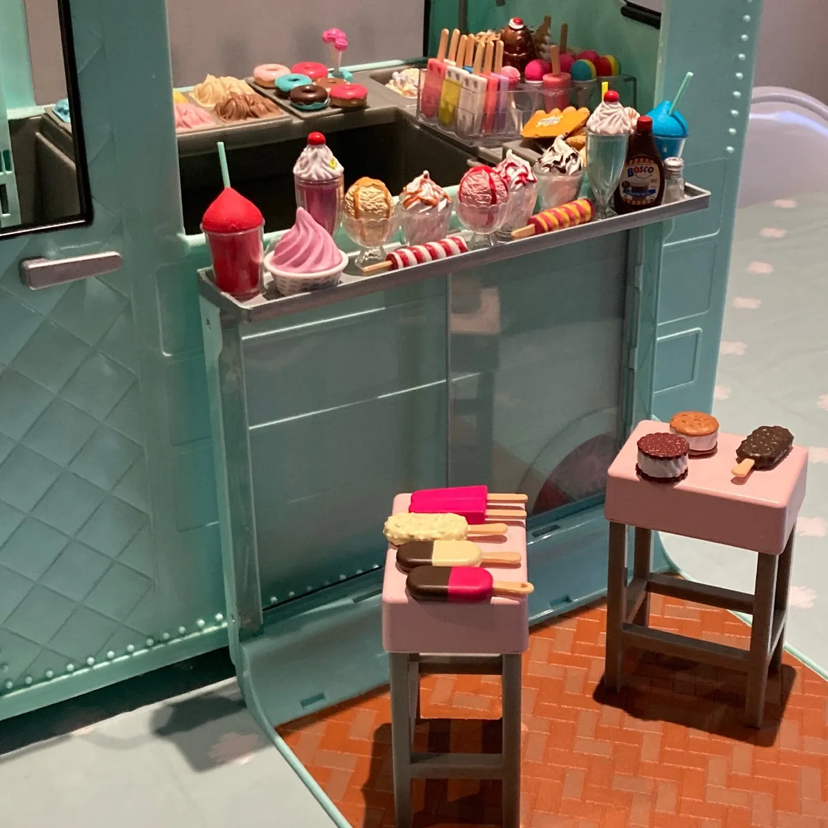 Our Generation doll ice cream truck - Image 3