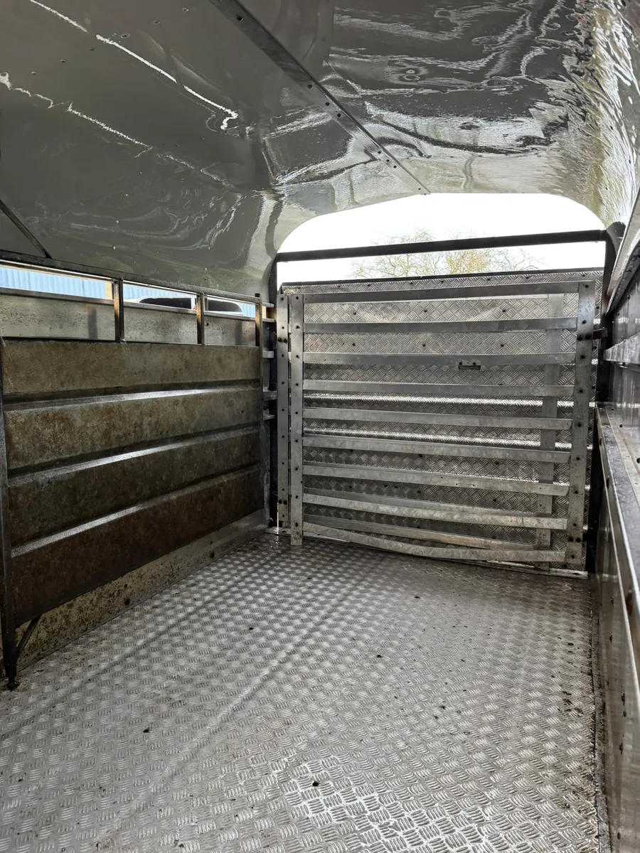 Nugent livestock trailer - Image 1