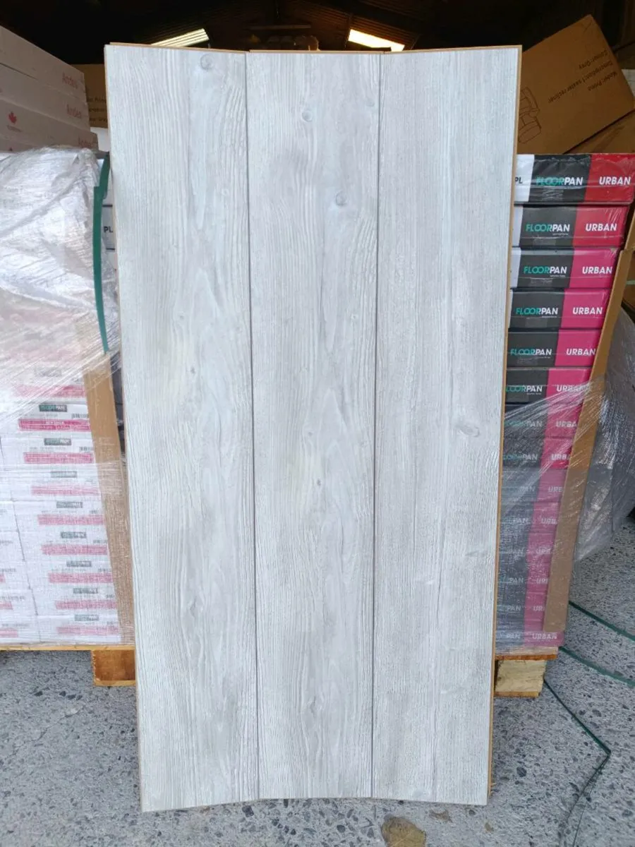 *NEW* 8MM LAMINATE FLOORING ☄️ - Image 3