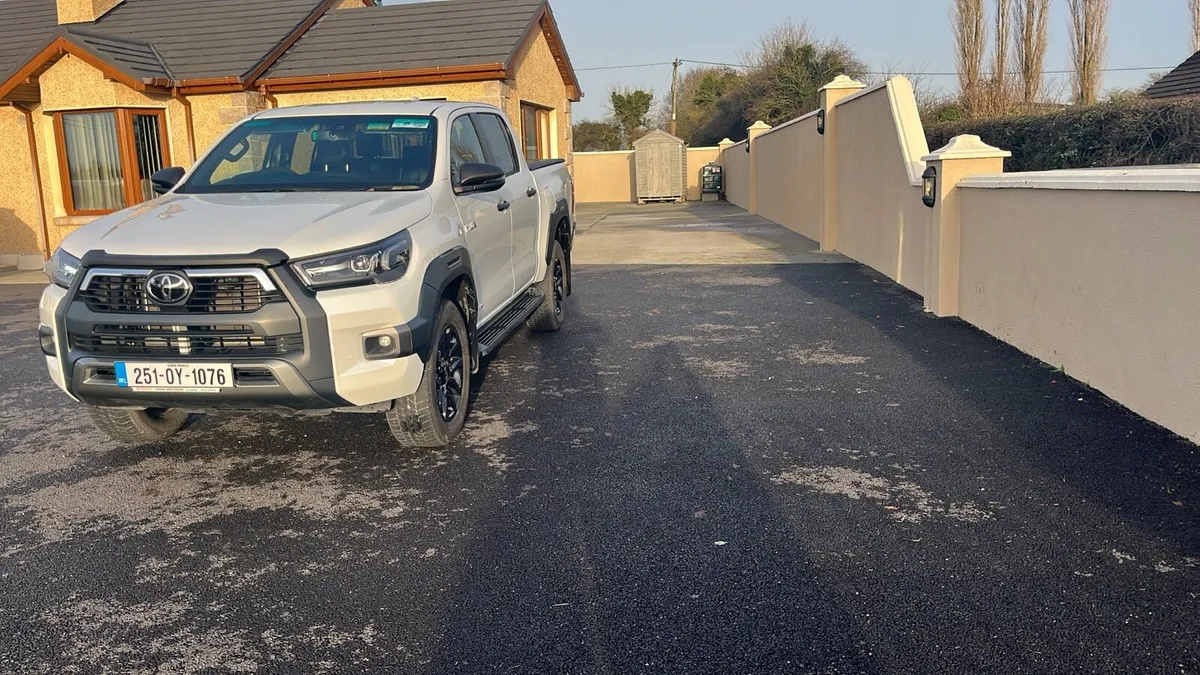 Toyota hilux invincible - Image 2