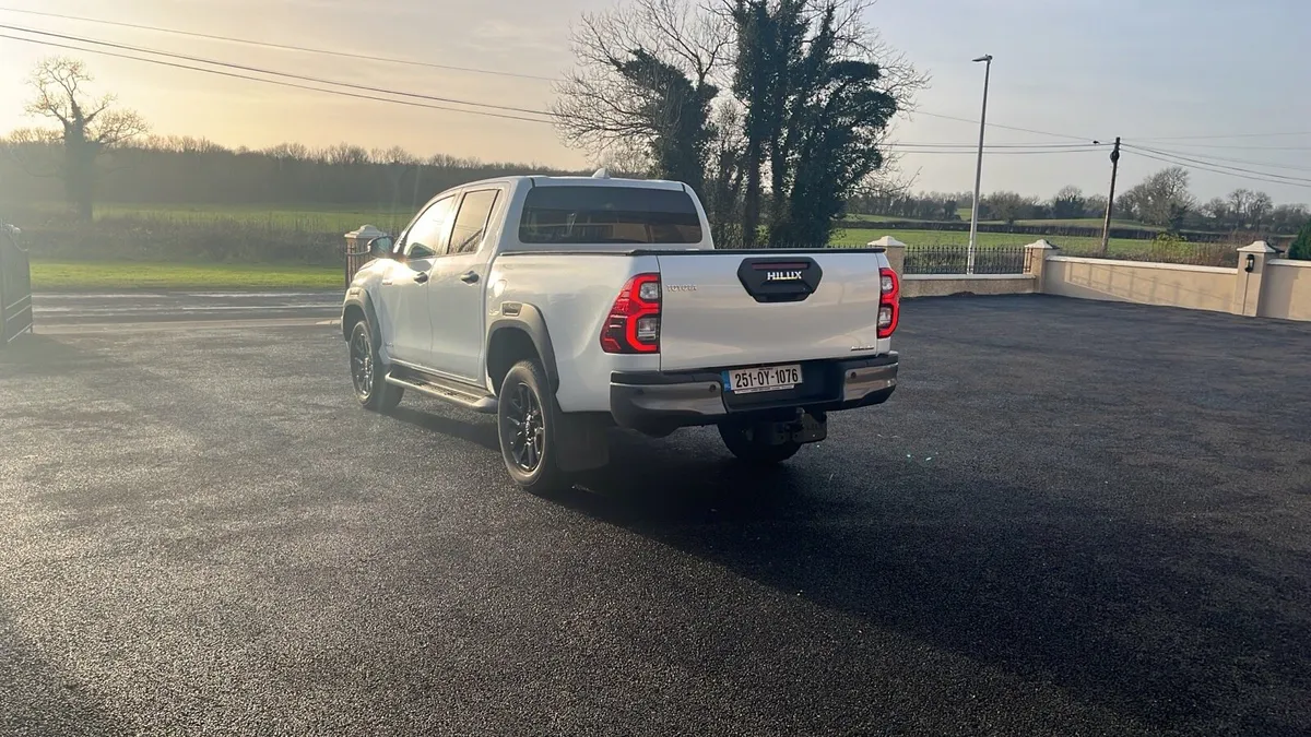 Toyota hilux invincible - Image 3