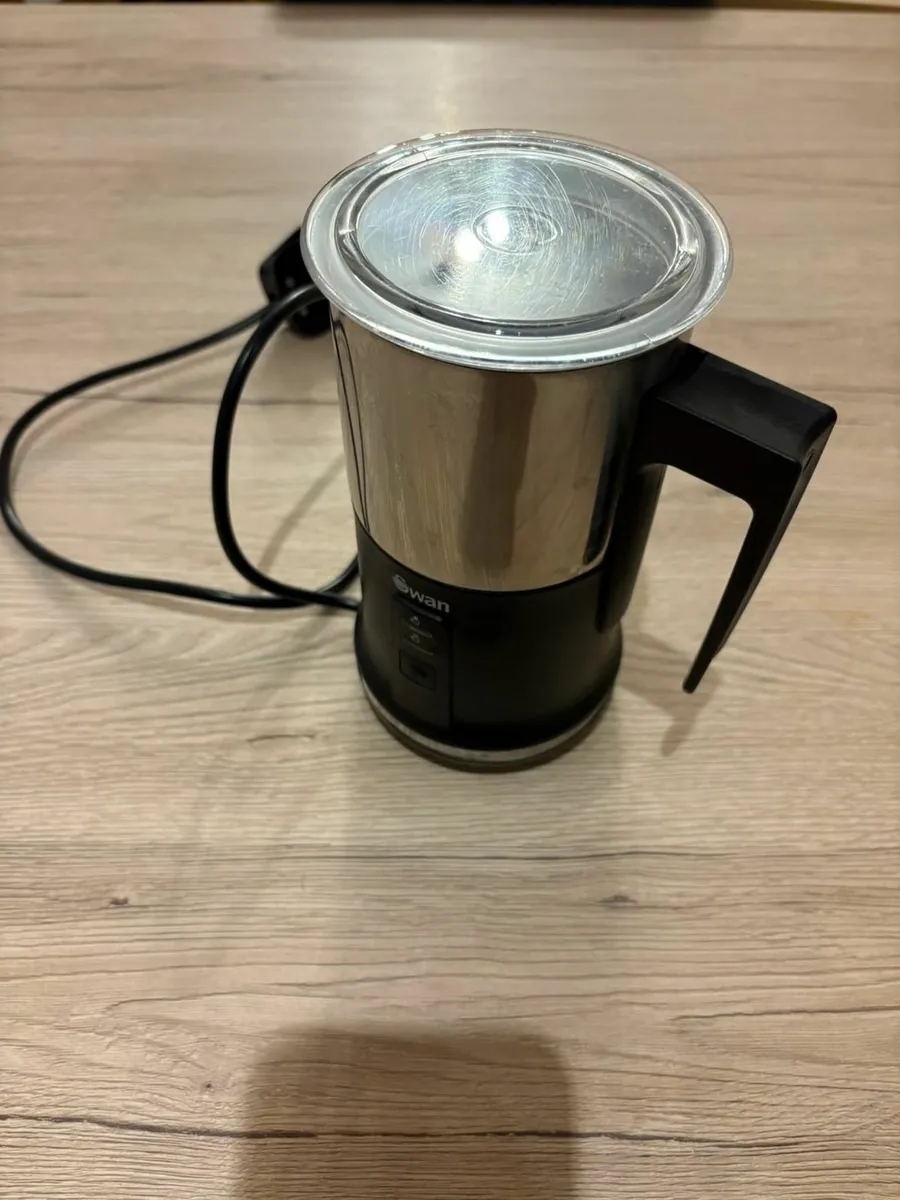 Nespresso Coffee Machine & Milk Frother Bundle - Image 2