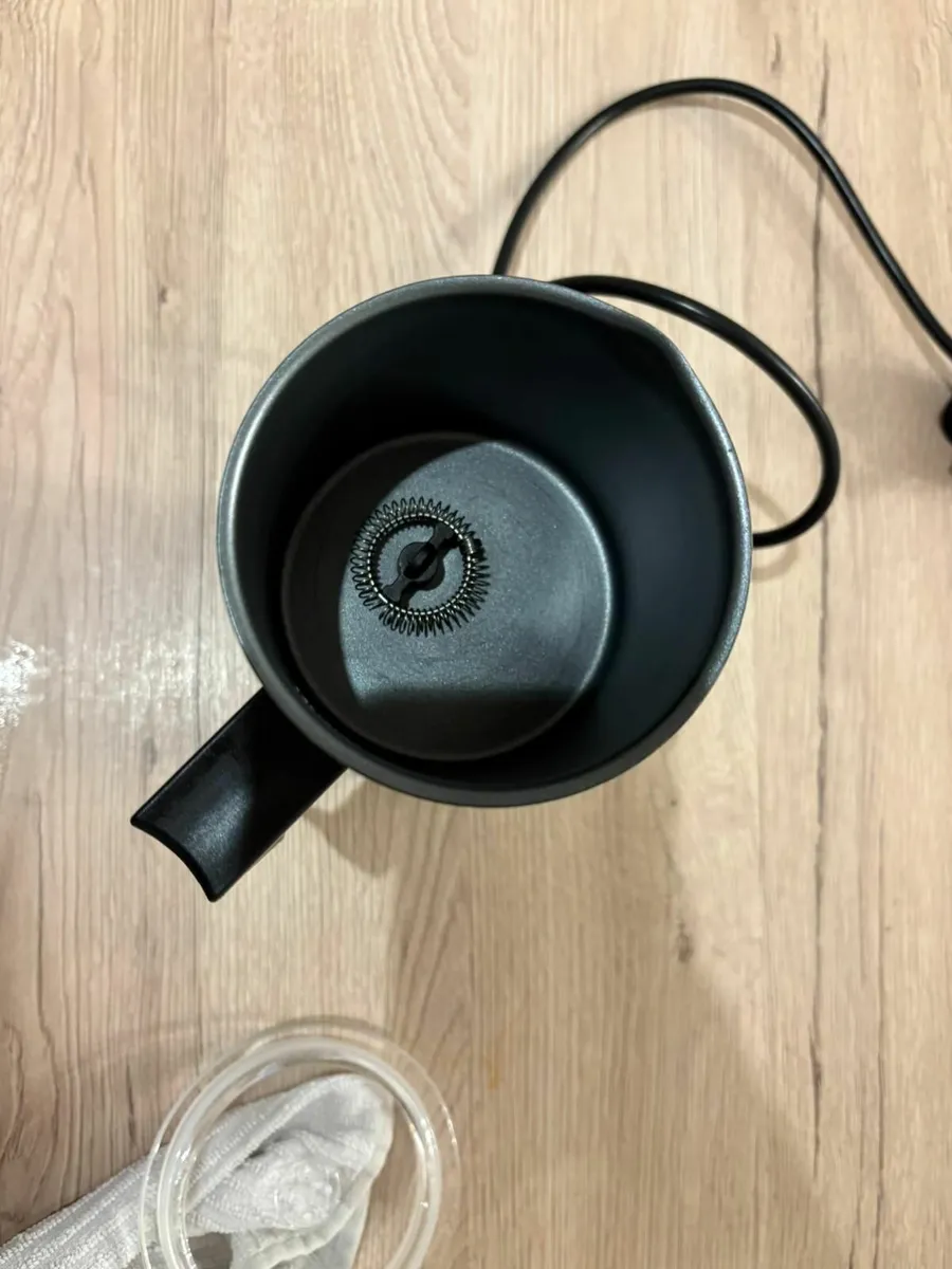 Nespresso Coffee Machine & Milk Frother Bundle - Image 4