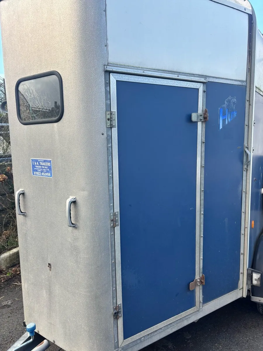 Horse box trailer - Image 1