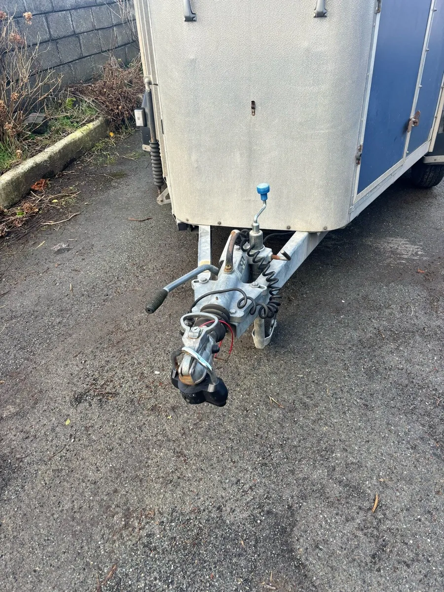 Horse box trailer - Image 3