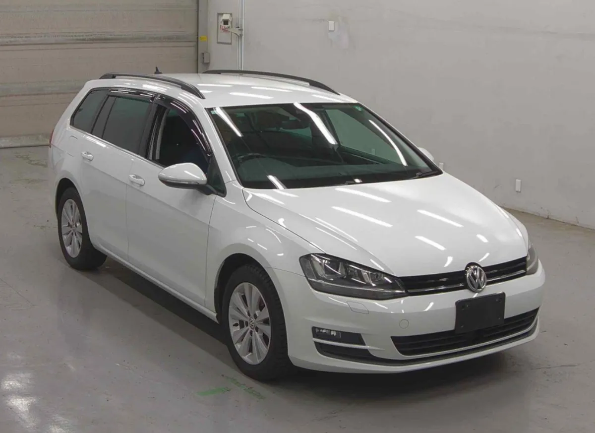 2016 (162) VW Golf Estate - 1.2 Petrol + Automatic - Image 1