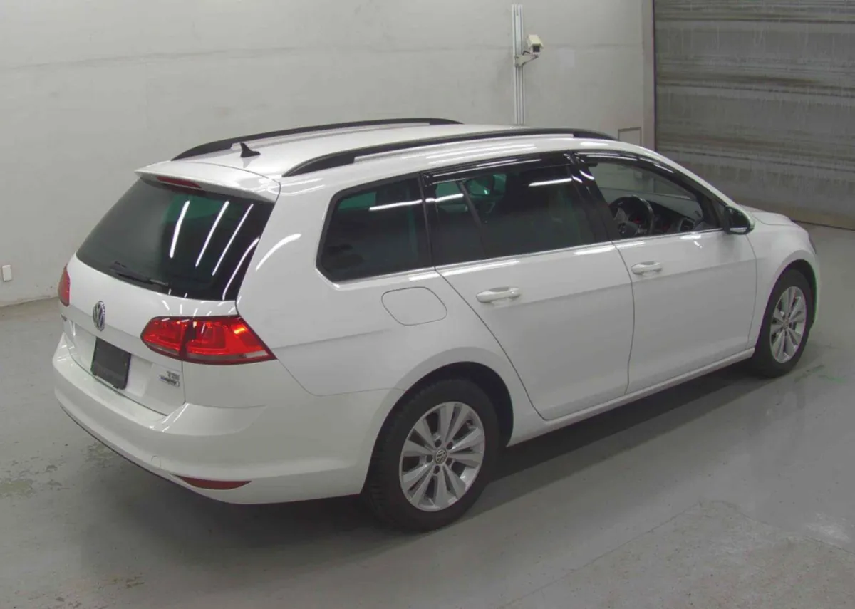 2016 (162) VW Golf Estate - 1.2 Petrol + Automatic - Image 4
