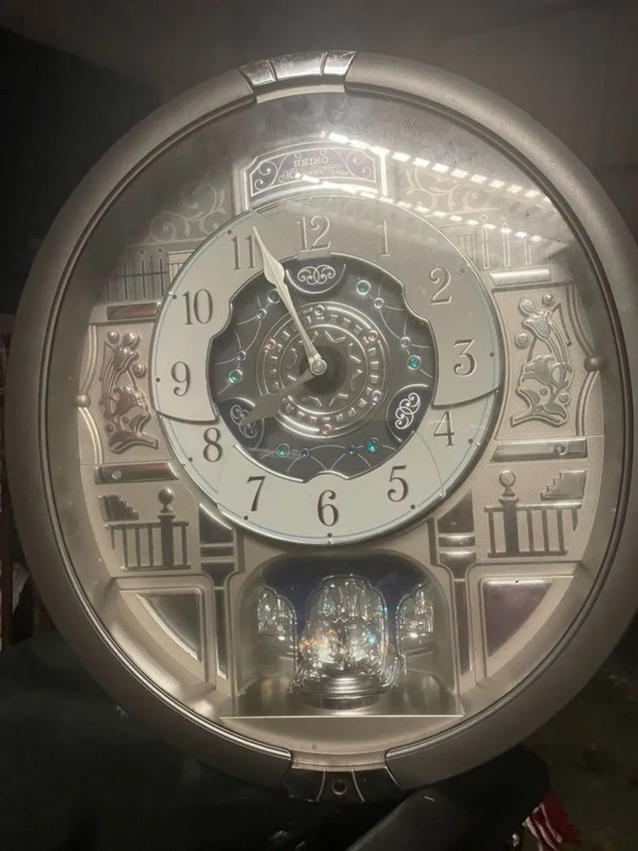 SEIKO Melody in Motion Wall Clock - Image 2