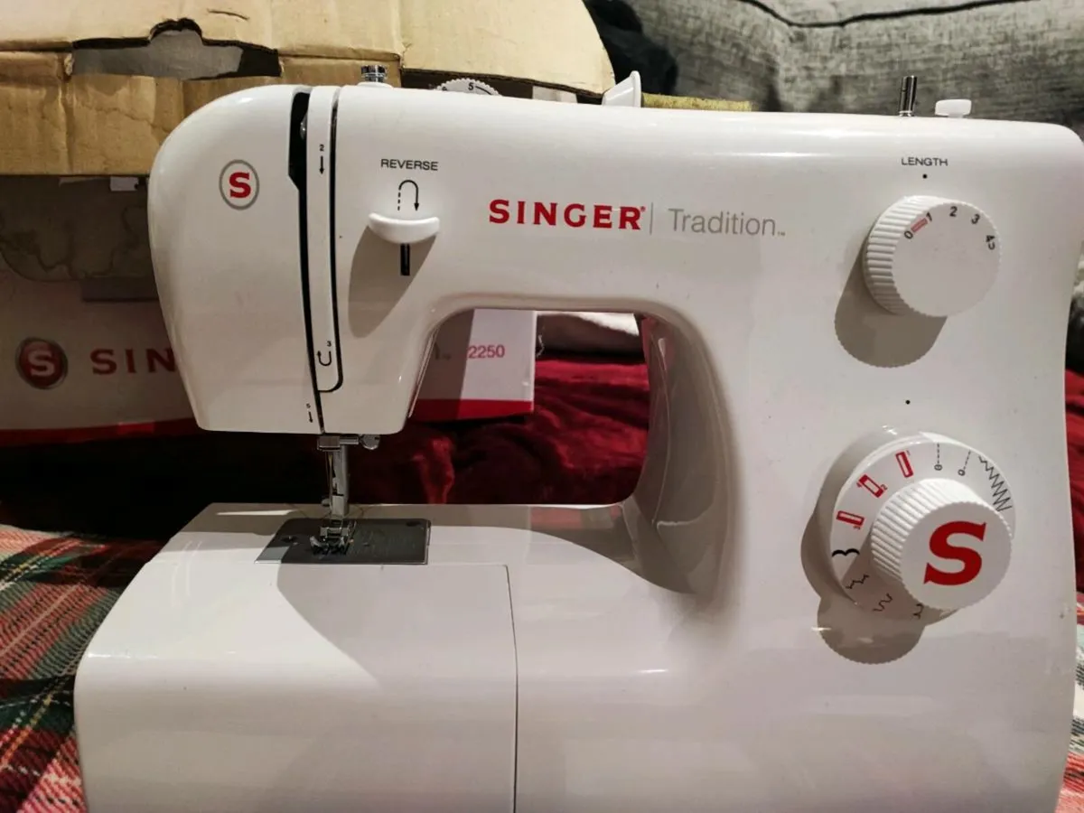 Sewing machine - Image 1
