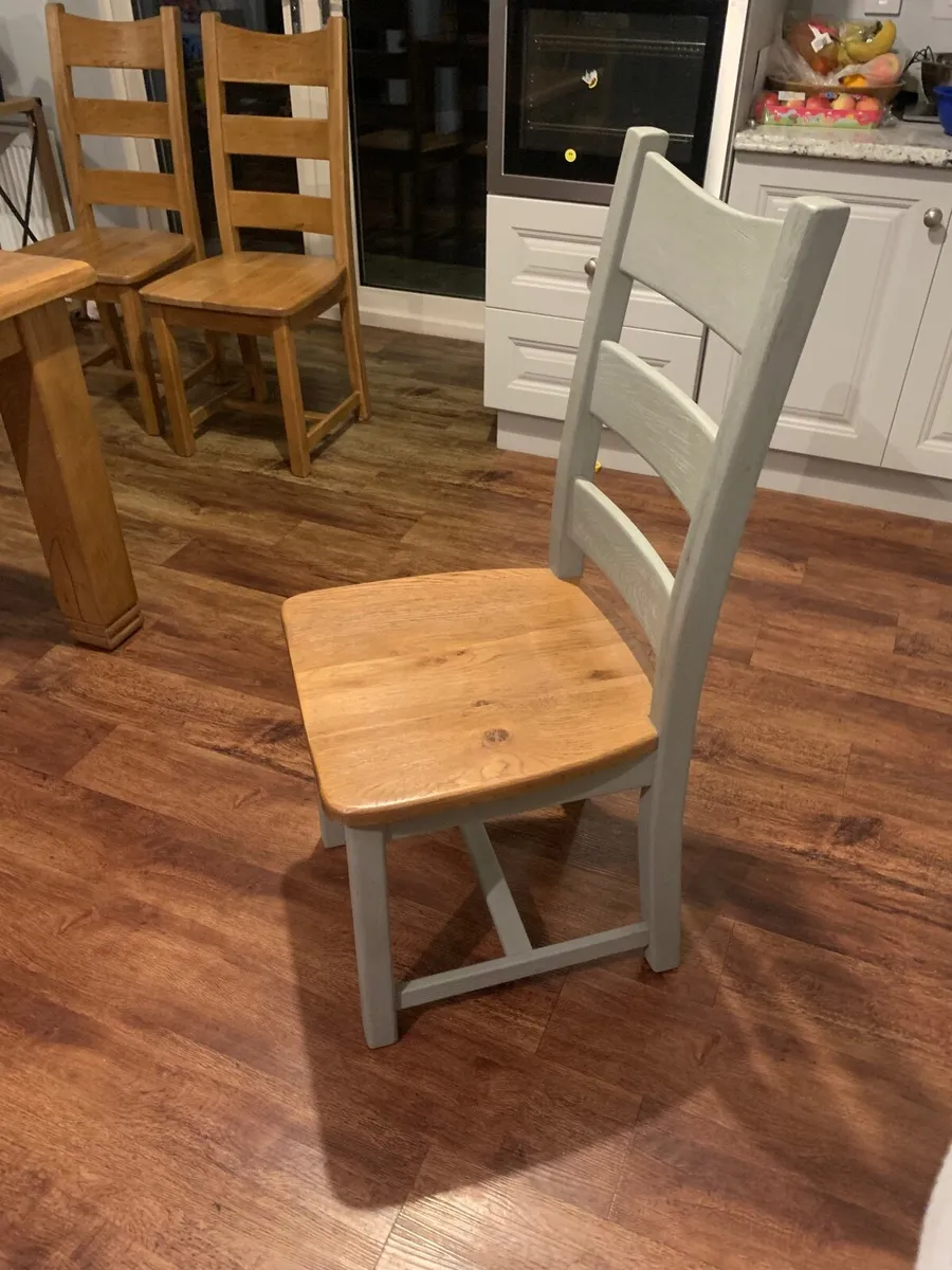 Table & chairs - Image 2