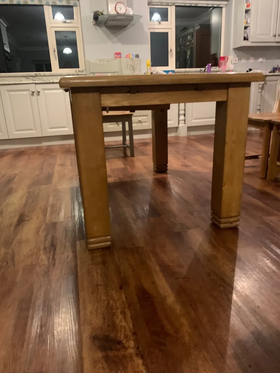 Table & chairs - Image 4