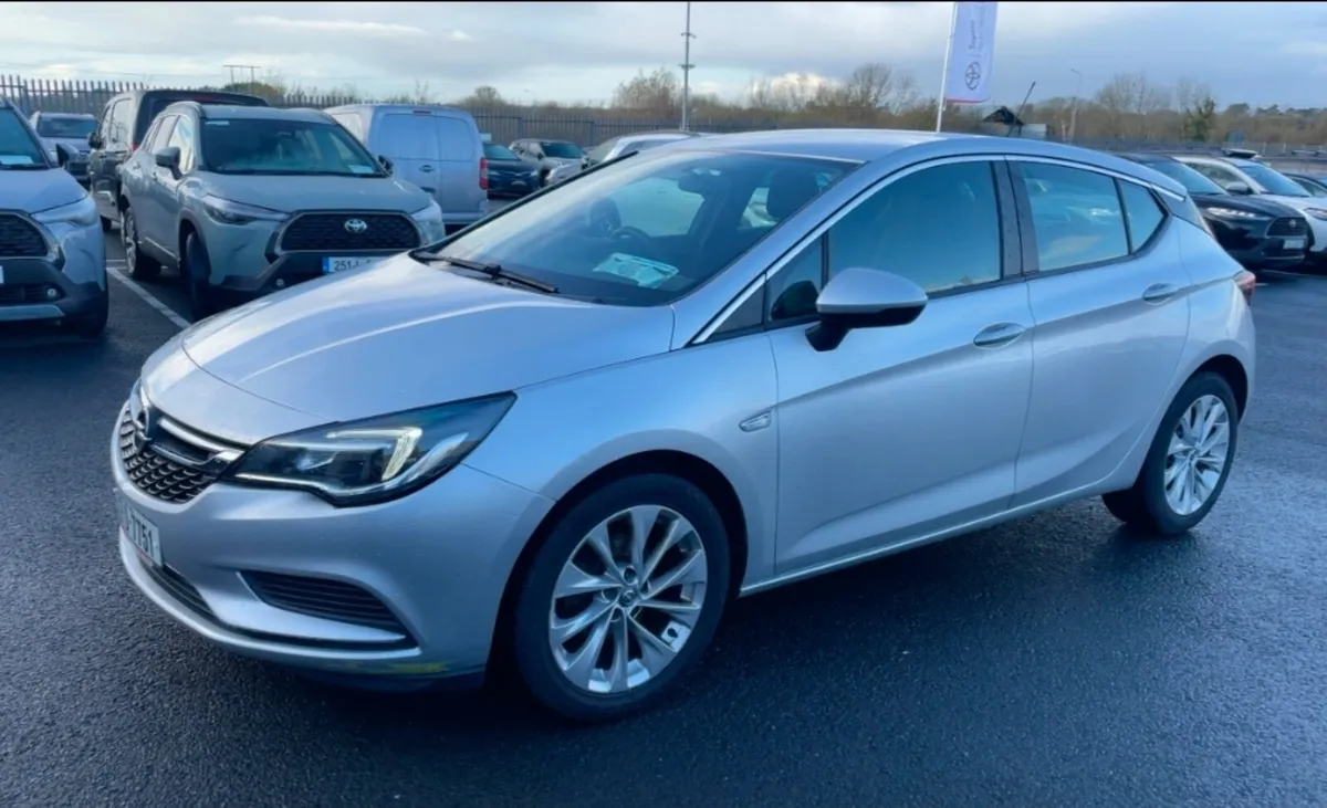 Opel Astra 2017 Diesel - Image 1