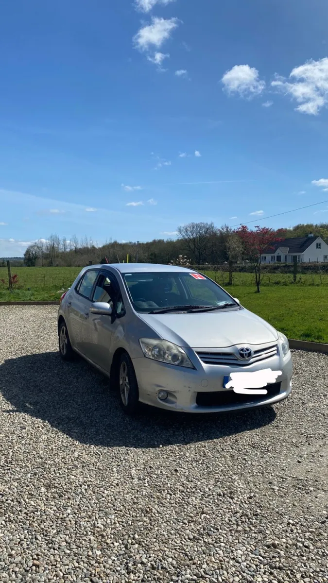 Toyota Auris 2010 - Image 1