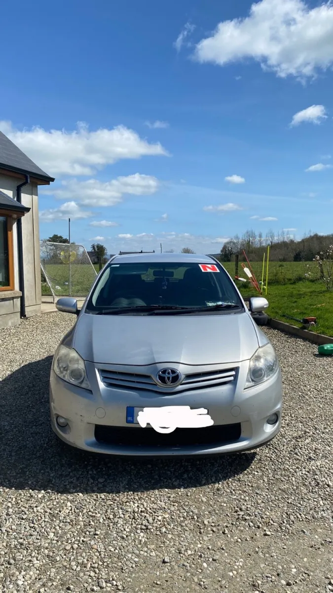 Toyota Auris 2010 - Image 2