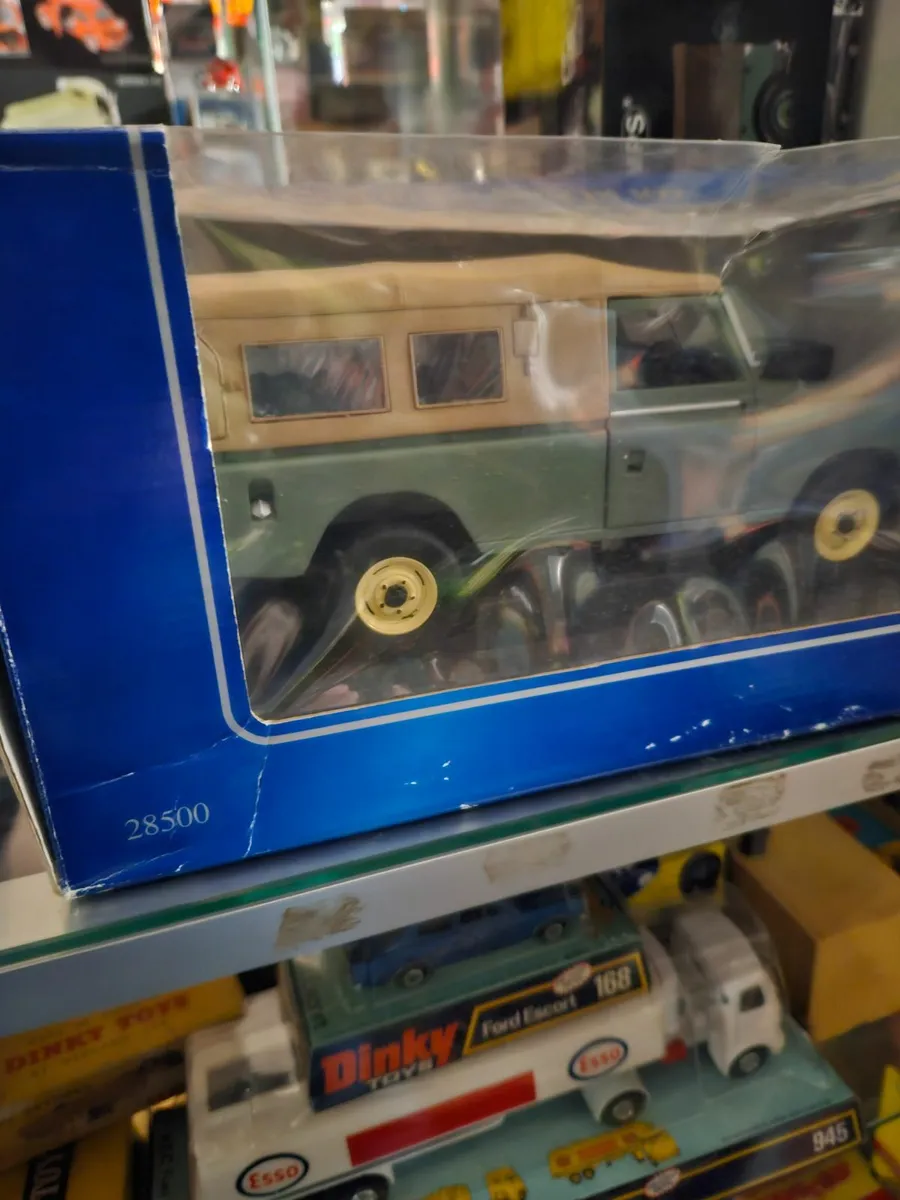 Corgi Revell Landrover 1.18 - Image 2