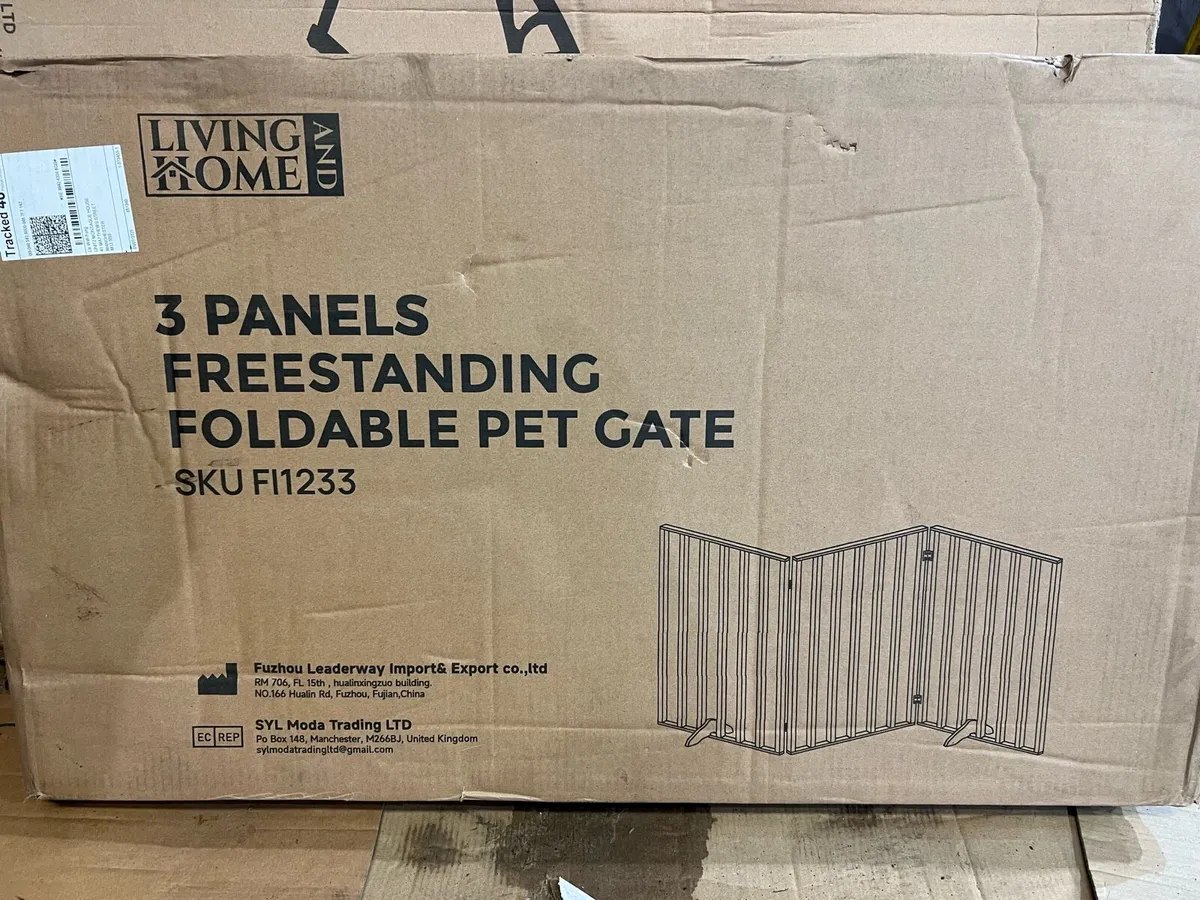 Foldable Freestanding 3 Panel Pet Gate - Image 1