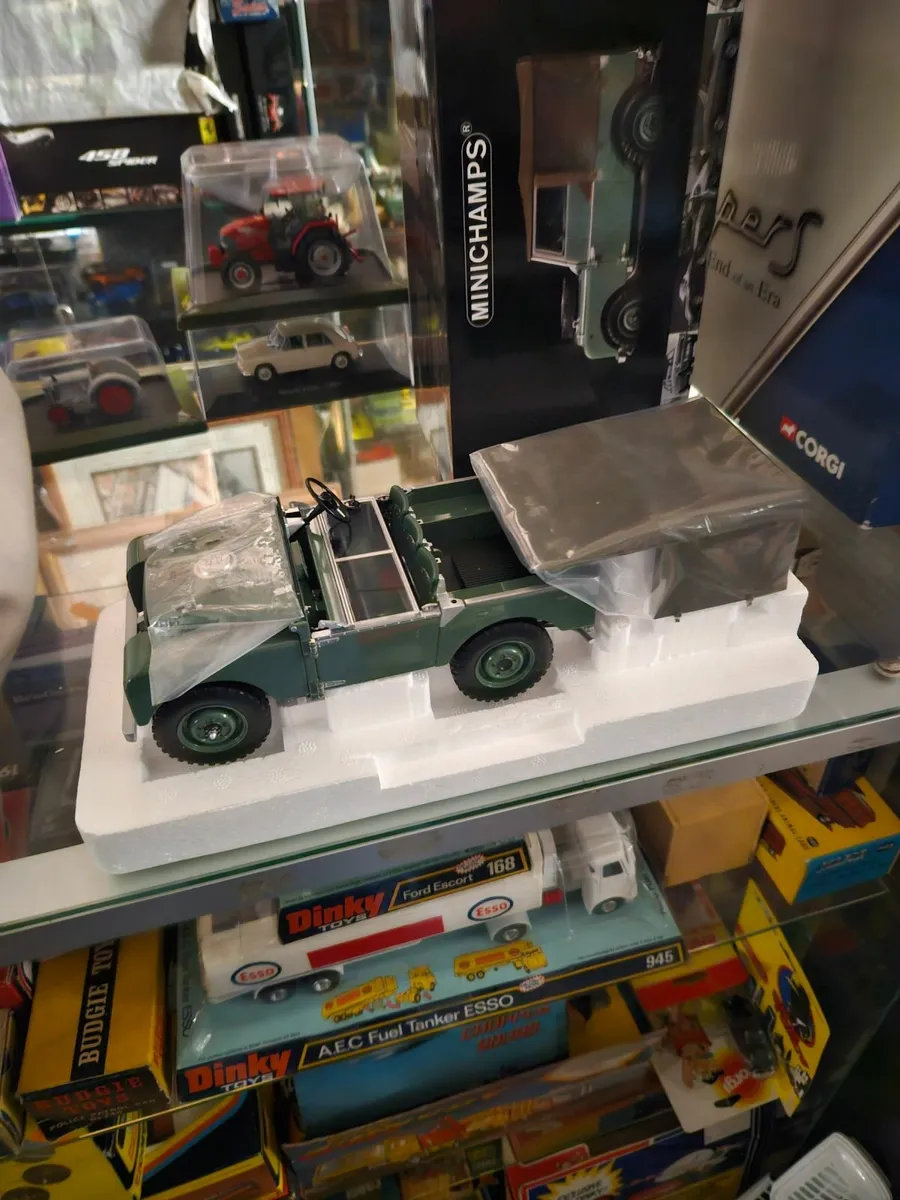 Corgi Minichamps Landrover 1.18 - Image 2