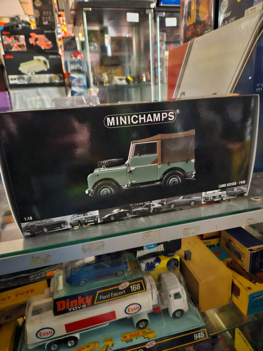 Corgi Minichamps Landrover 1.18 - Image 1