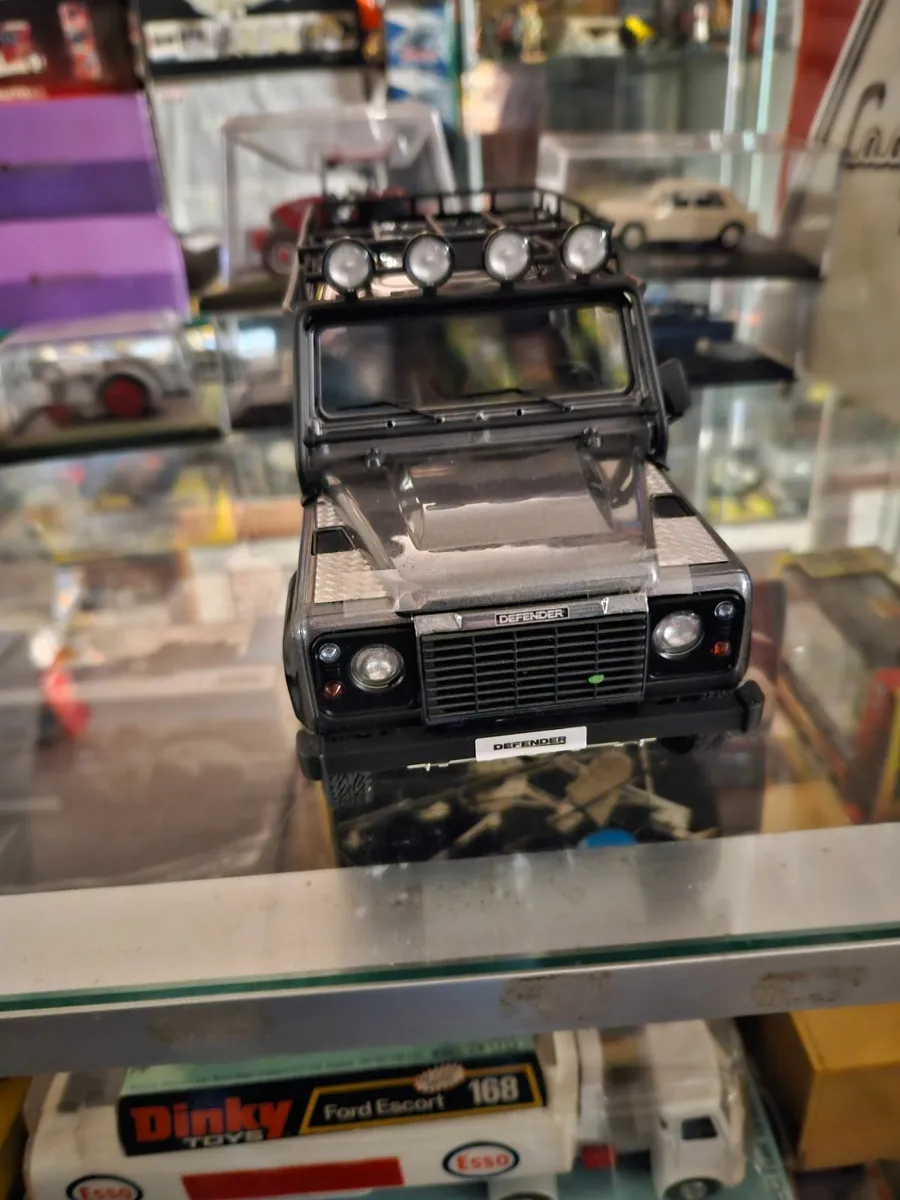 Corgi Kyosho Landrover 1.18 - Image 2